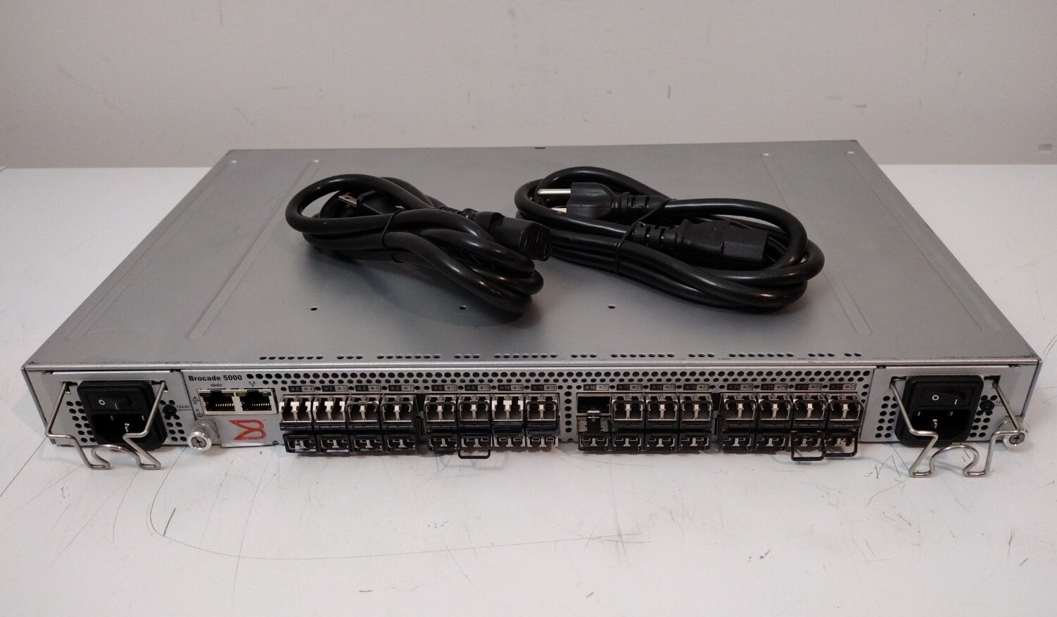 EMC Brocade 5000 Fibre Channel Switch w/ 2 power cords 100-240 VAC ,1.4 A ,47-63