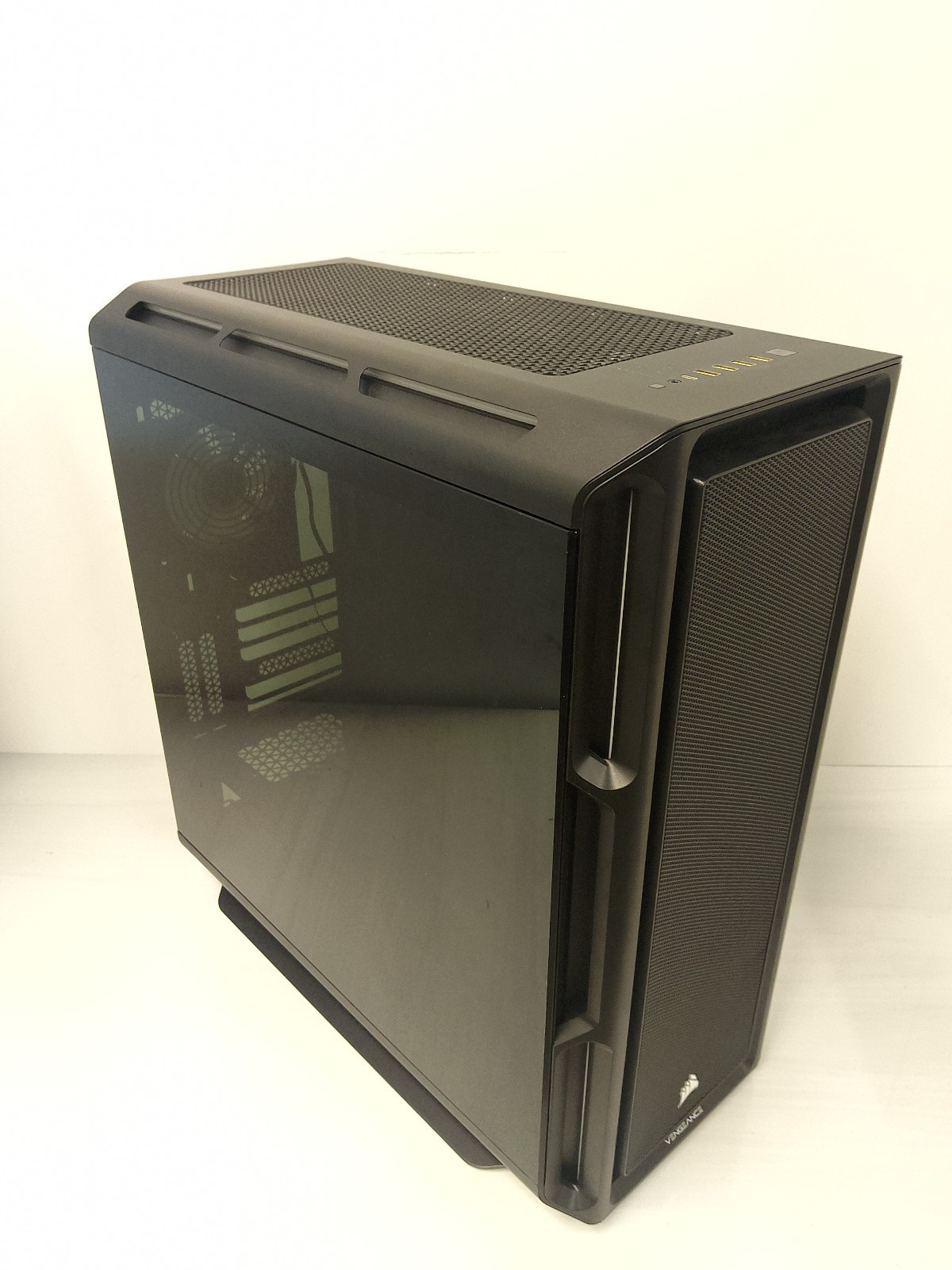Corsair Vengeance i8200 Mid-Tower PC Case 5000T RGB Tempered Glass 4 Fans Hub
