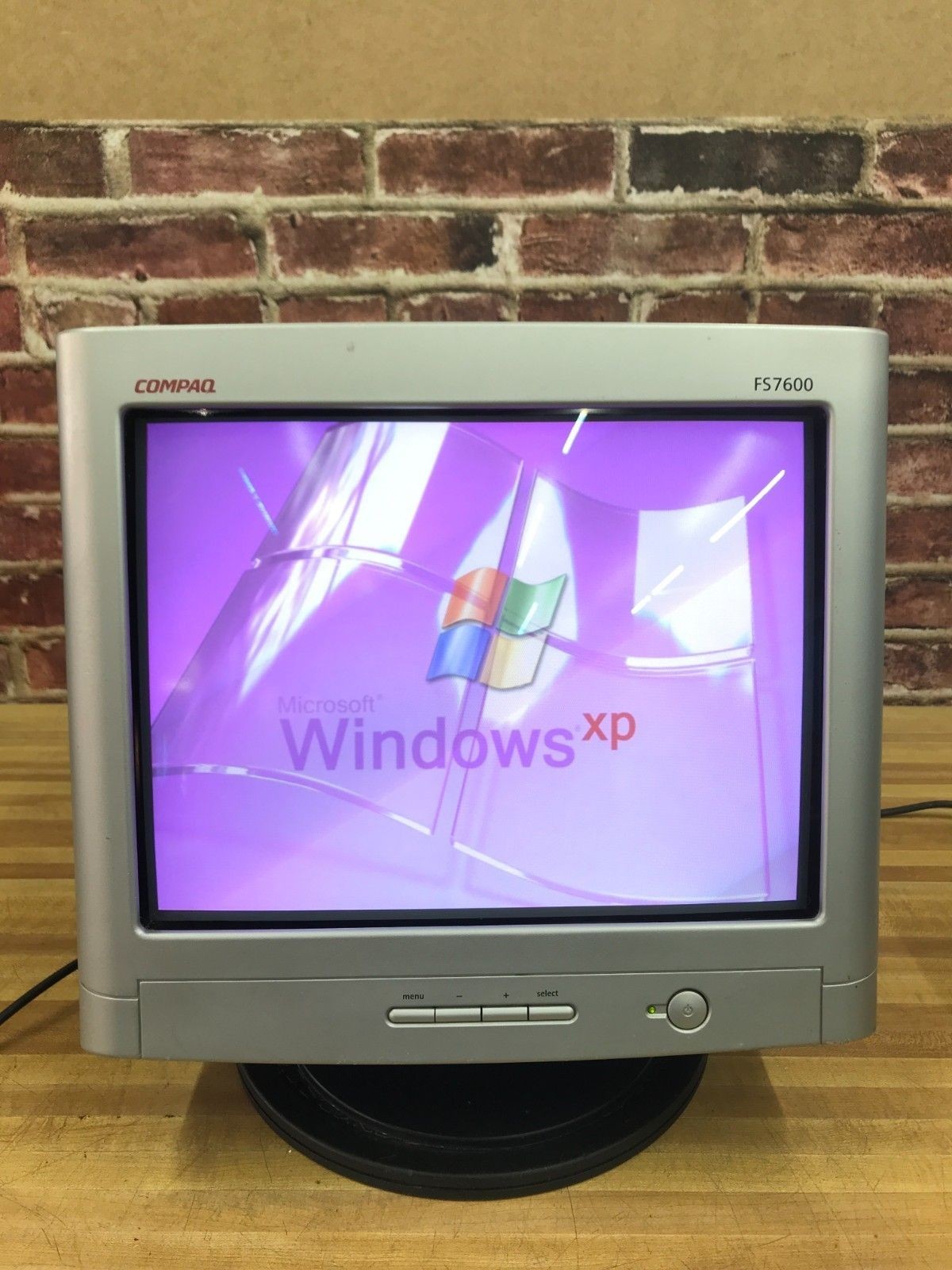 Compaq 7600 17" VGA CRT Computer Monitor 1280 x 1024 60 Hz Retro Gaming