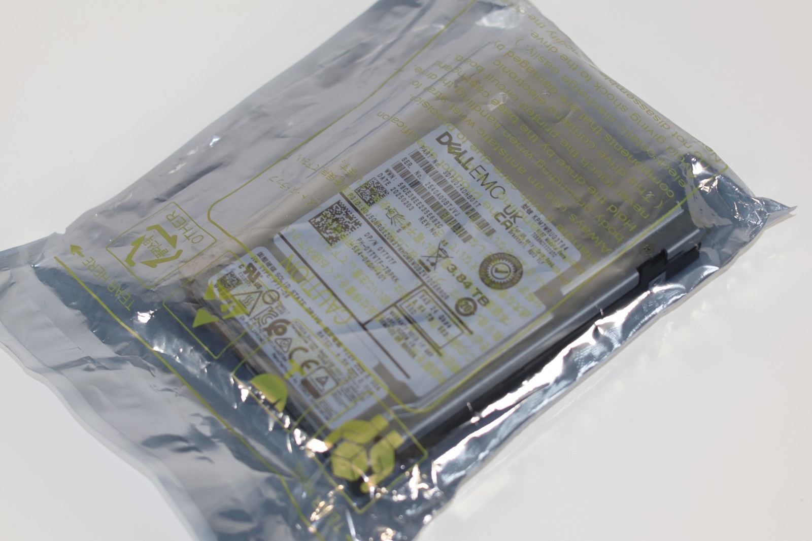 NEW DELL 3.84TB 2.5" 24Gb/s TLC SAS-4  SSD Kioxa PM7-R 0YTVTF YTVTF KPM7WRUG3T84