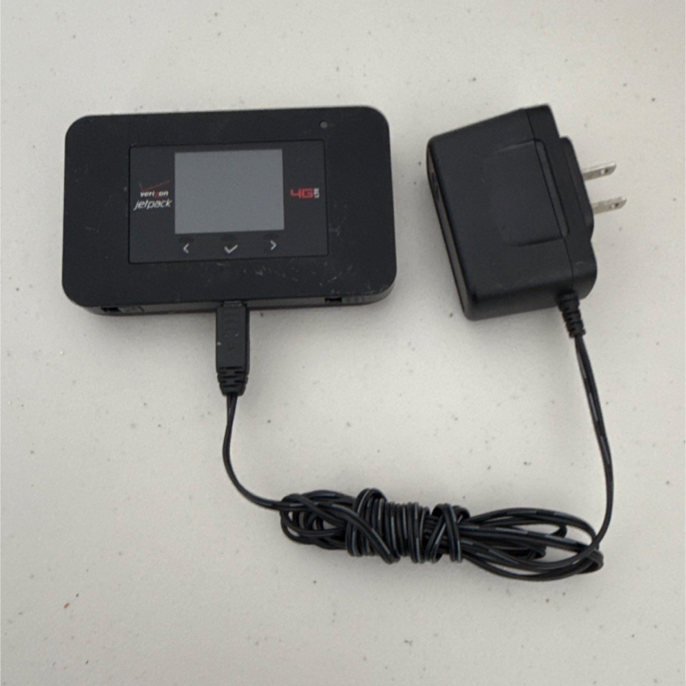 NETGEAR Jetpack Verizon 4G Wi-Fi Hotspot Modem Black with Charger