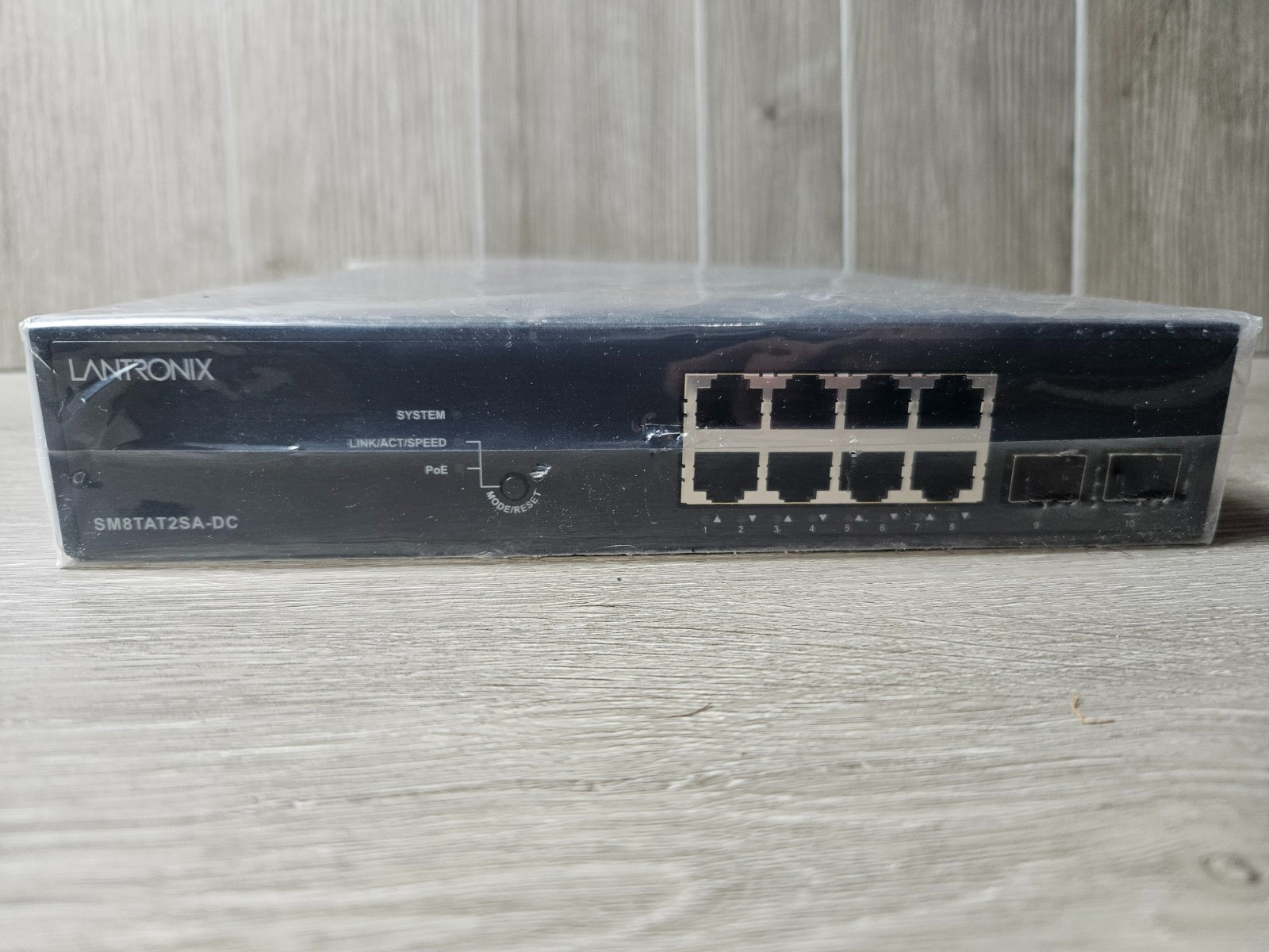 Lantronix - Model: SM8TAT2SA-DC