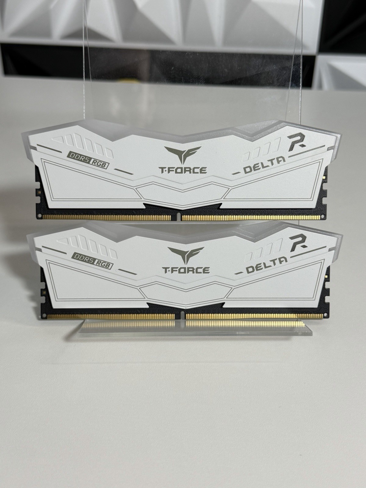 TEAMGROUP T-Force Delta R RGB 32GB (2x16GB) 6000MHz White memory