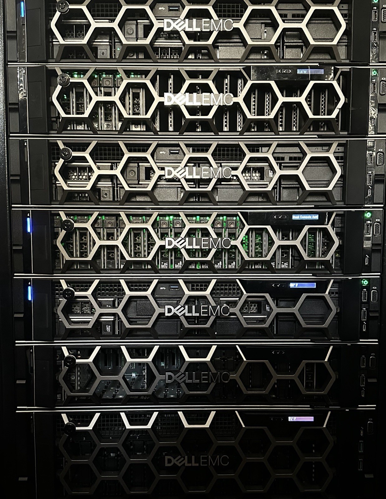 Dell PowerEdge R740xd 24-Bay SFF — 12 NVMe Ready