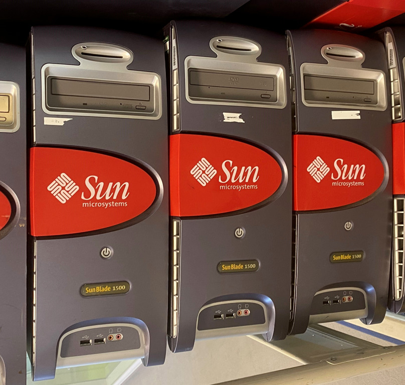 Sun Microsystems A43 Sun Bade 1500 RED- 1.06/ 4GB/ 80GB/ DVD/ XVR-100
