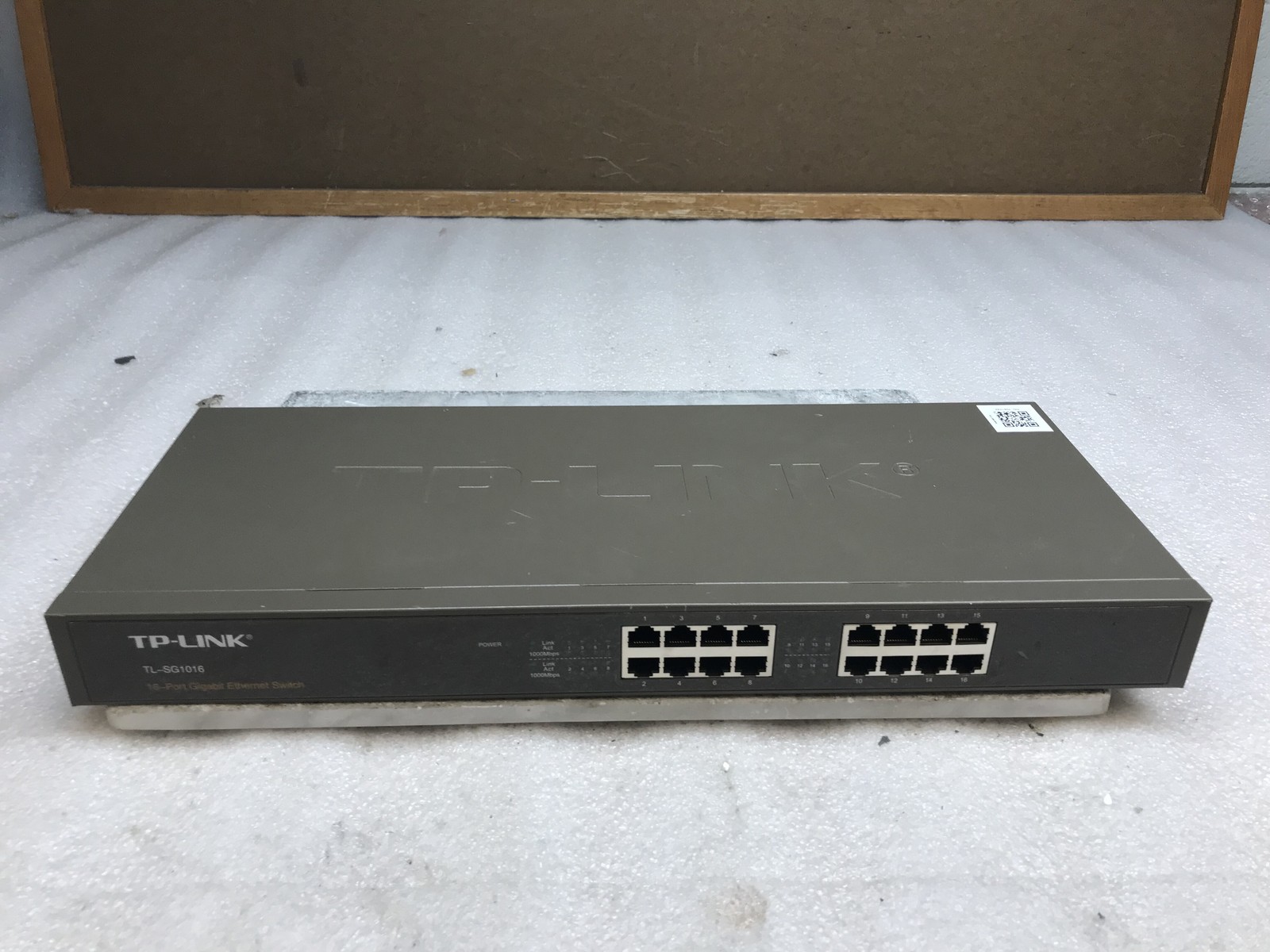 TP-Link TL-SG1016 16-Port Gigabit Rackmount Unmanaged Ethernet Network Switch 1U