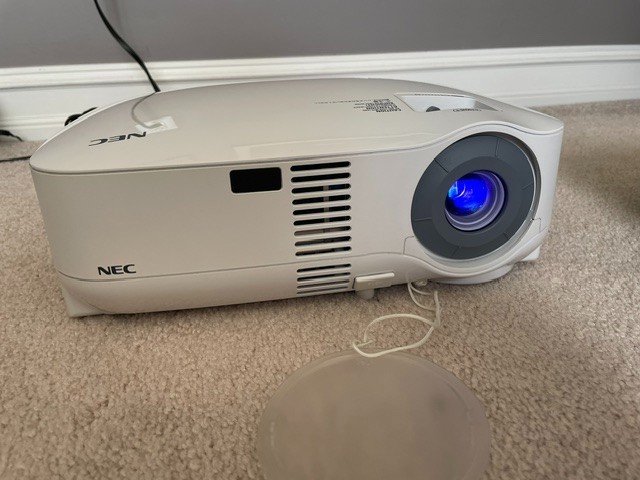NEC VT695 Portable Projector LCD Multimedia Data w/ Remote Cords