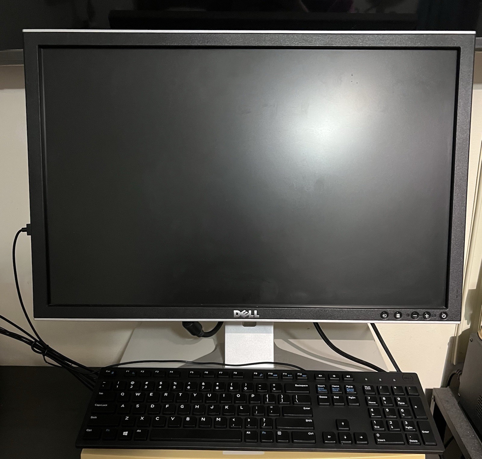 Dell UltraSharp 2208WFPT 22” LCD Monitor w/ Keyboard USB HUB VGA DVI 1680x1050