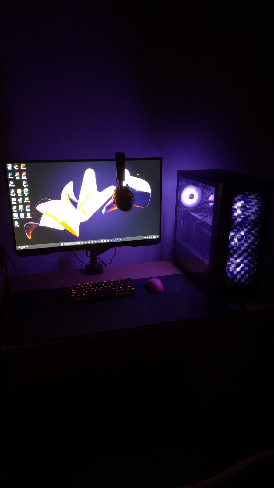 Skytech RTX 5070 Ti Gaming PC FULL SETUP Ryzen 7 9700X 32GB 1TB 240Hz