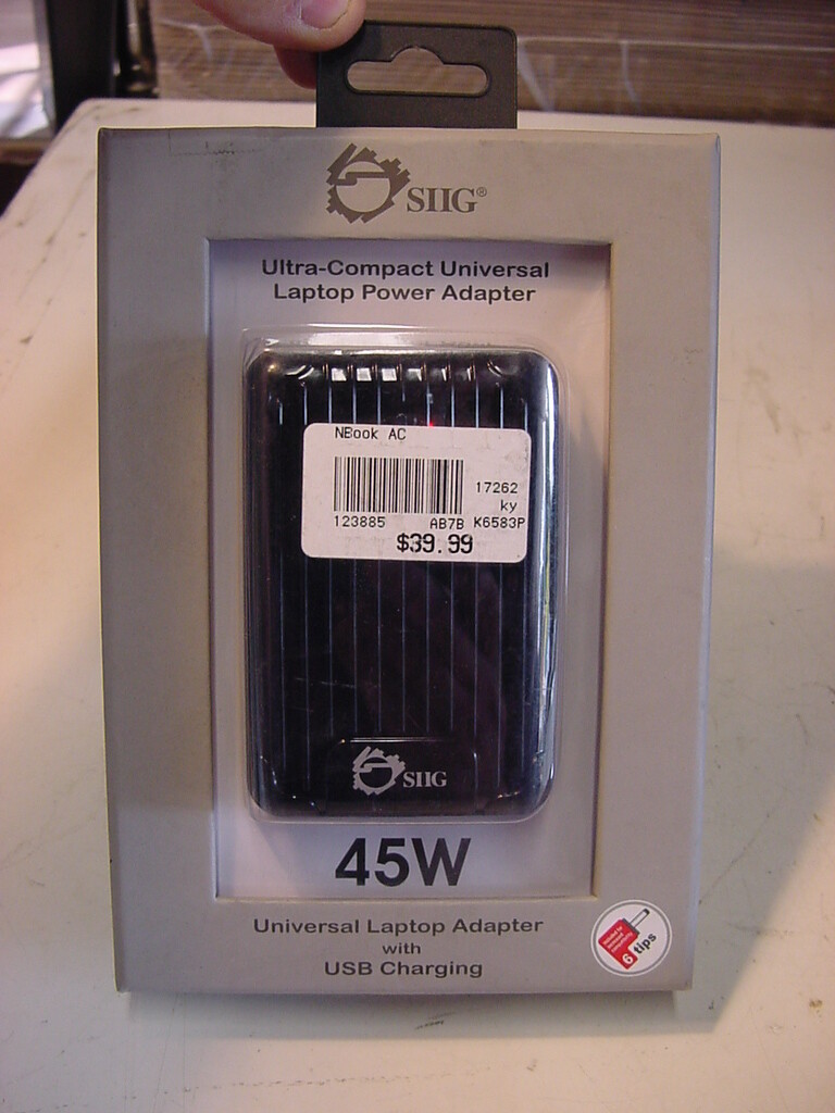 NEW - SIIG ULTRA COMPACT UNIVERSAL LAPTOP ADAPTER 45W