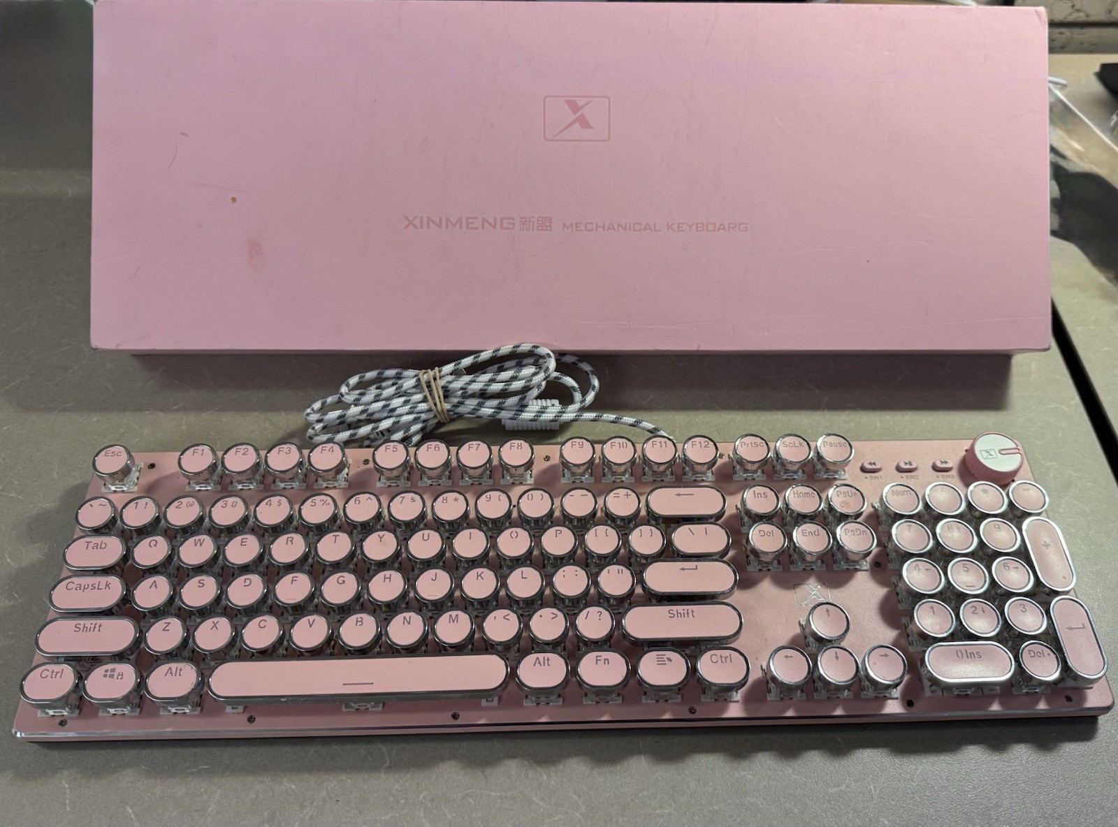 Pink XINMENG Retro Typewriter Mechanical Keyboard + Extra Keycaps