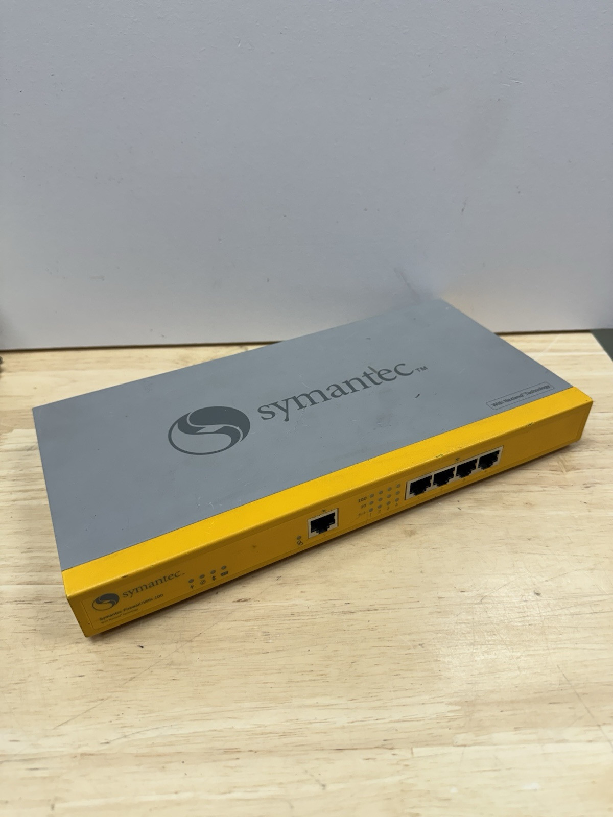 Symantec 16-95-00031 Firewall VPN Model 100 4 Port Router #F6