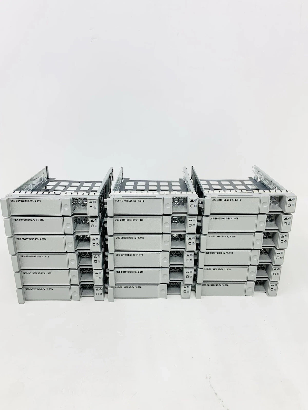 LOT OF: 18 Cisco 2.5" SAS/SATA Hard Drive SSD Caddy Tray 800-35052-01 -USED PULL