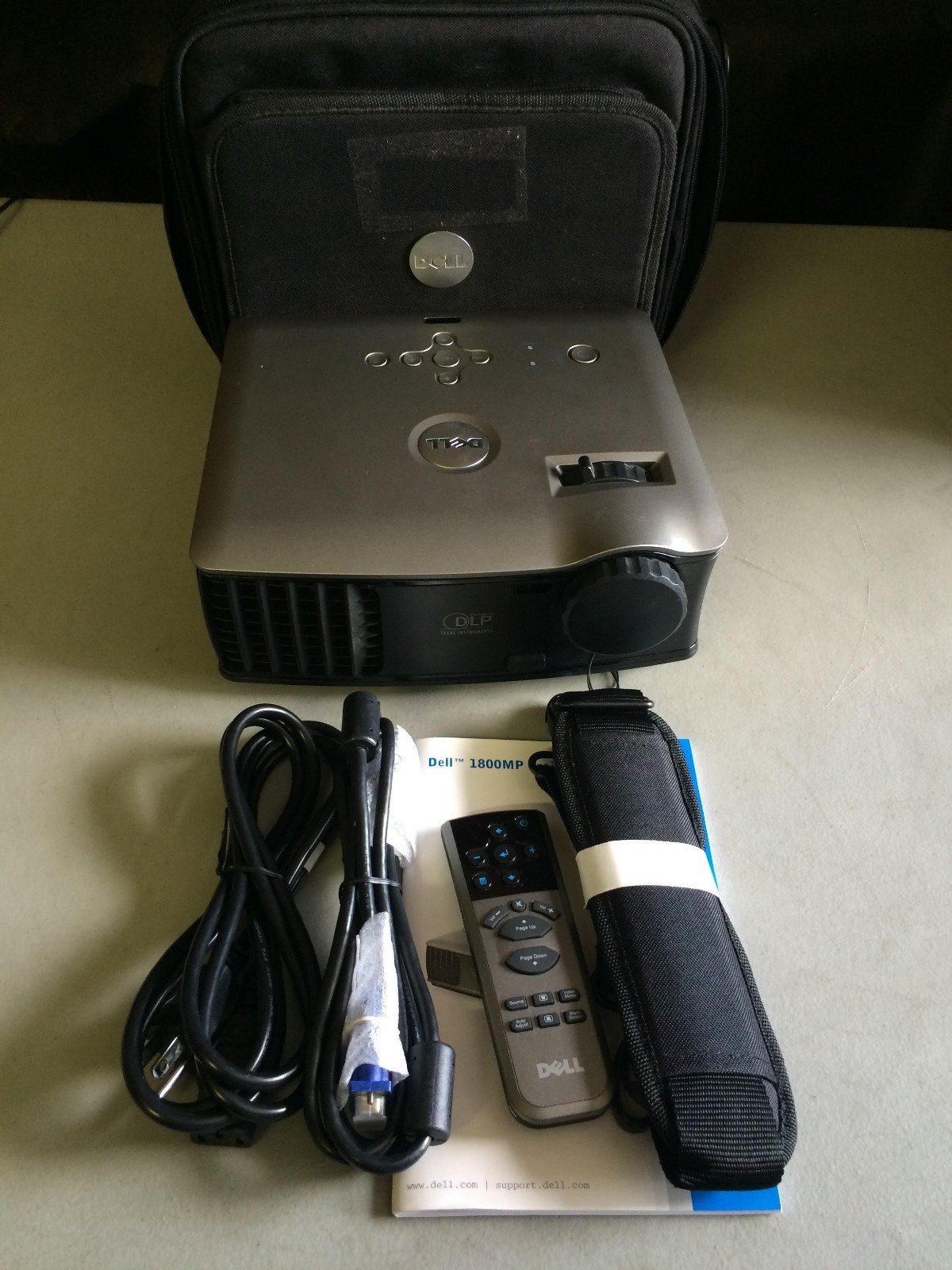 DELL 1800MP PORTABLE HD DLP PORTABLE PROJECTOR WORKS GREAT NEW FACTORY LAMP