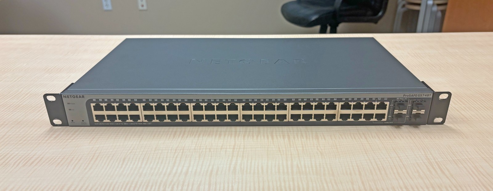 NETGEAR ProSAFE 48 Port Gigabit Ethernet Switch GS748T-V5 Used