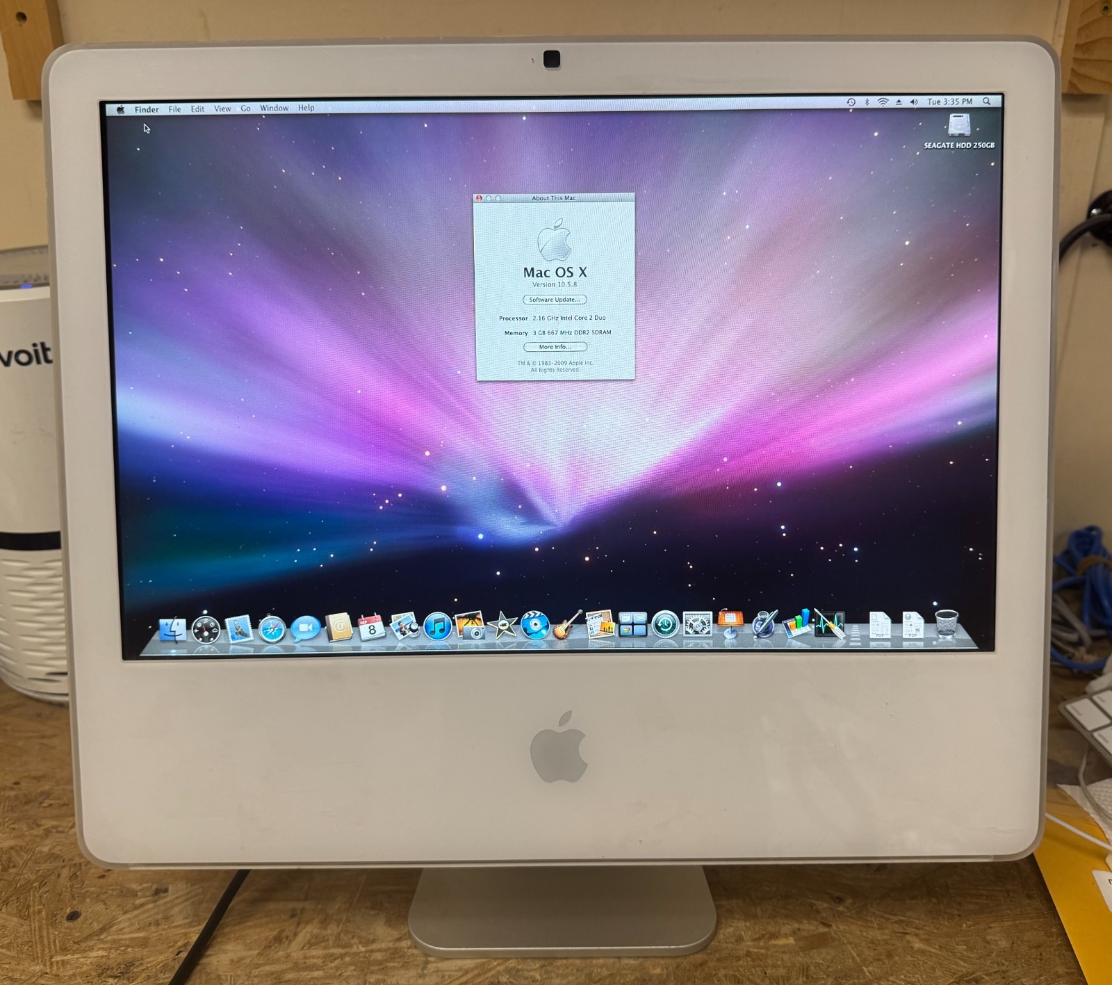 Apple iMac 20-inch May 2007 2.16GHz Intel Core 2 Duo (MA589LL) w/iLfe and iWork