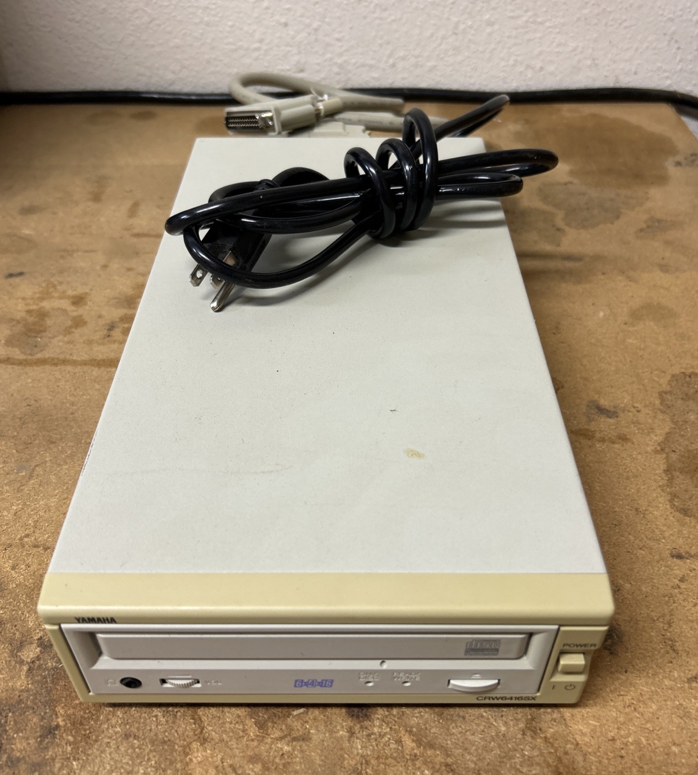 Yamaha CRW6416SX 6x4x16 SCSI CD-RW ~ With 2 Power Cord a SCSI CABLE Discs ~ EUC