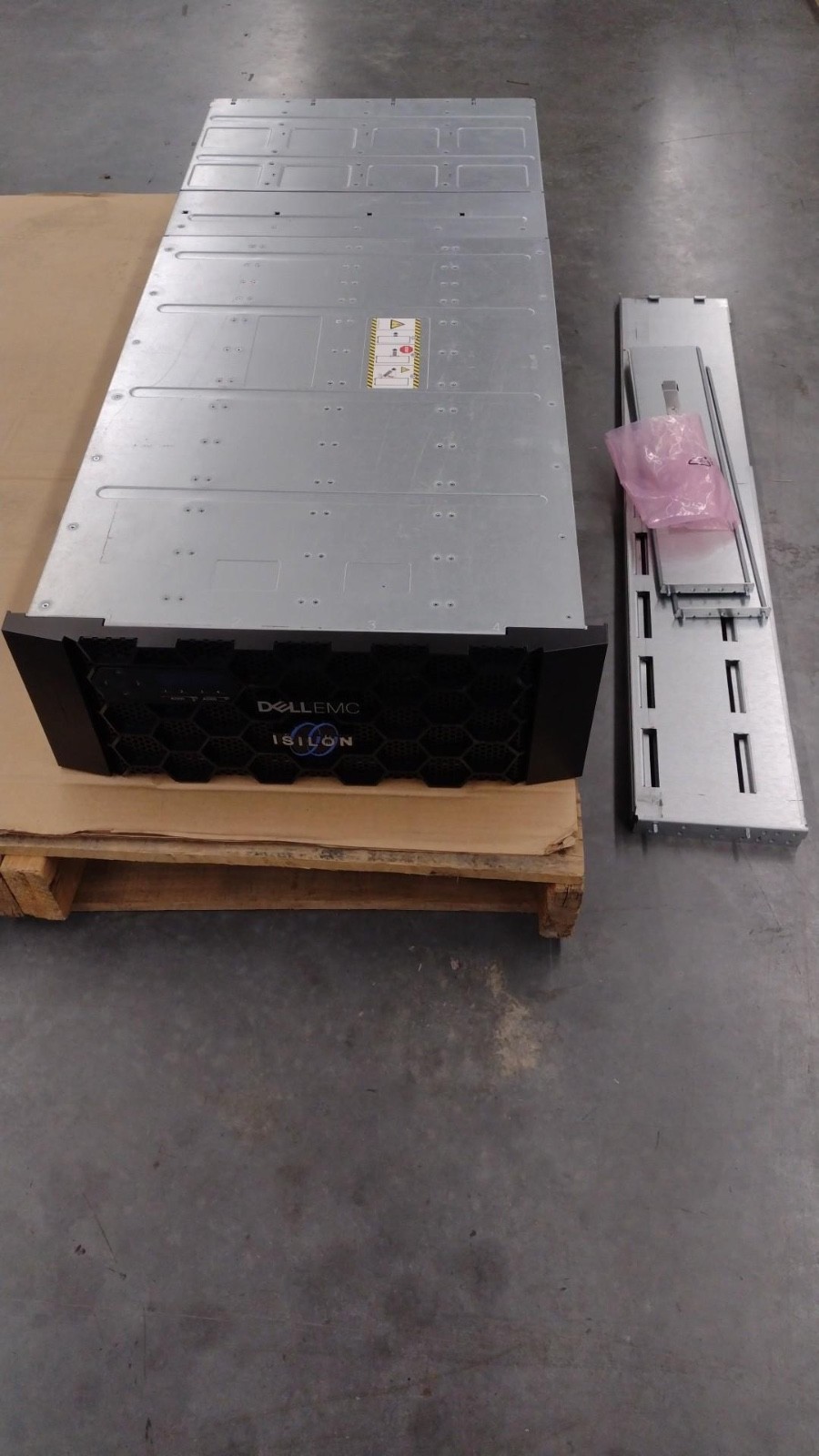 Dell EMC Isilon A2000 4U Archive NAS — 4 Nodes, NO HDDs, Includes Switch & Rails