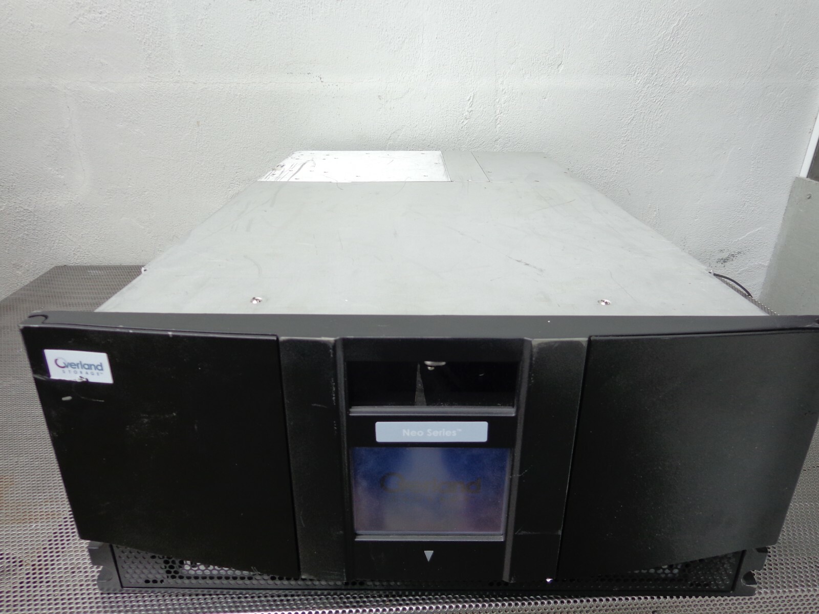 Overland Storage NEO SERIES 2000 Tape Storage Library LTO LXN2L130RD 103581-001