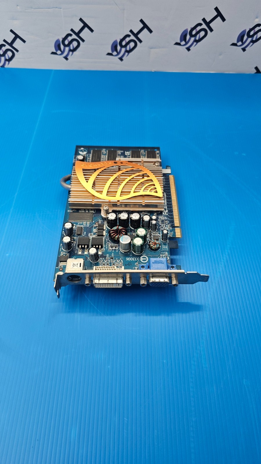 GIGABYTE NVIDIA GeForce 6600 GV-NX66256DP 256MB PCIe Graphics Card