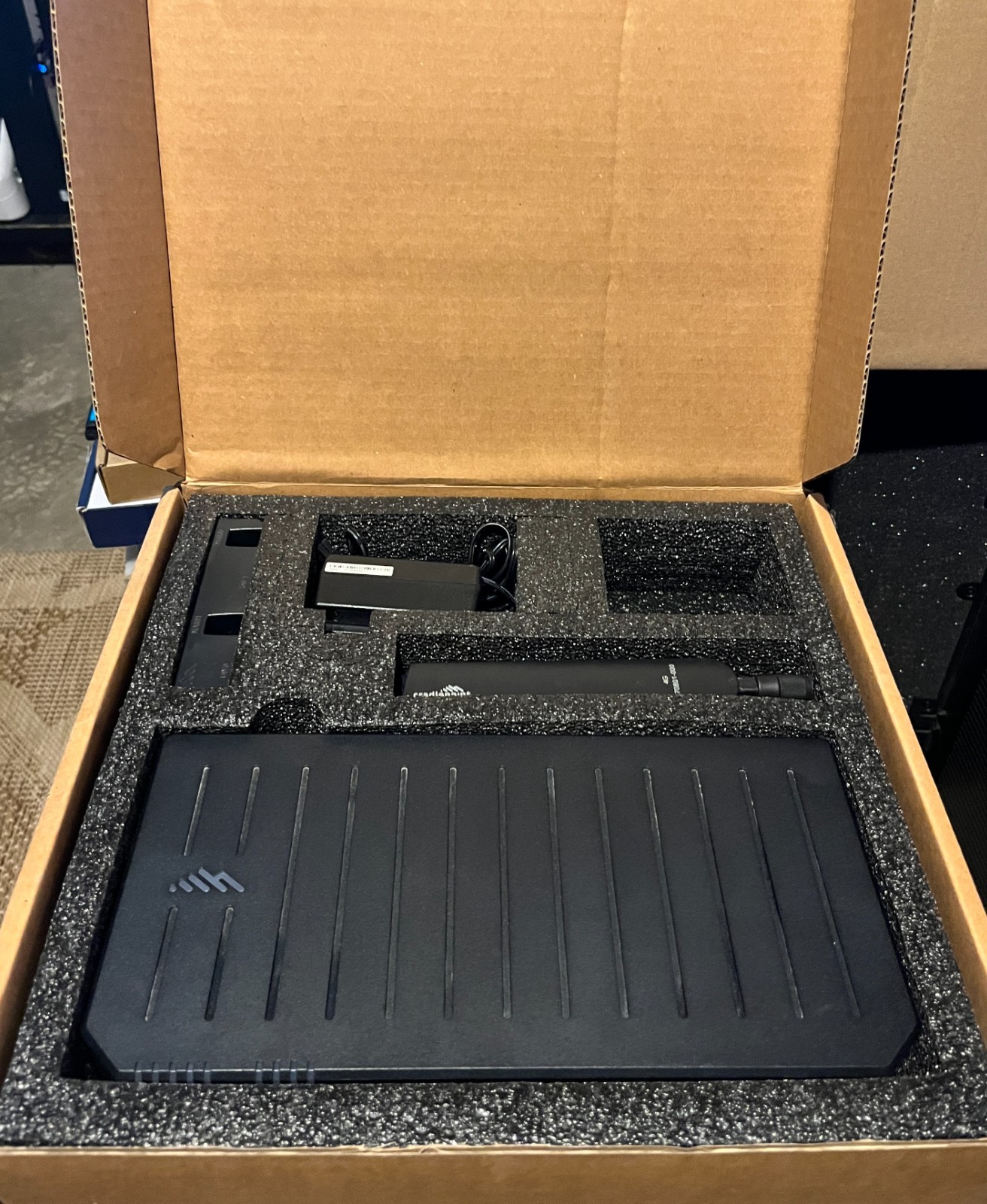 Cradlepoint E300 Wireless Router - (MODEL E300-C18B)