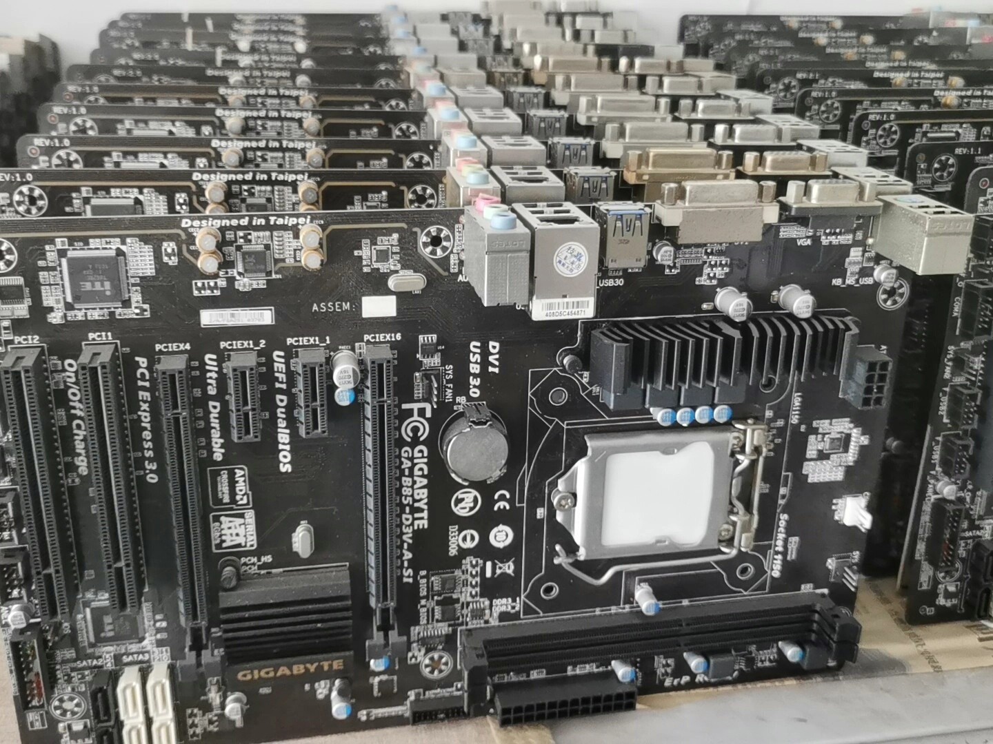 GIGABYTE GA-B85-D3V-A-SI LGA1150 ATX Motherboard Original Pulled Fully Tested