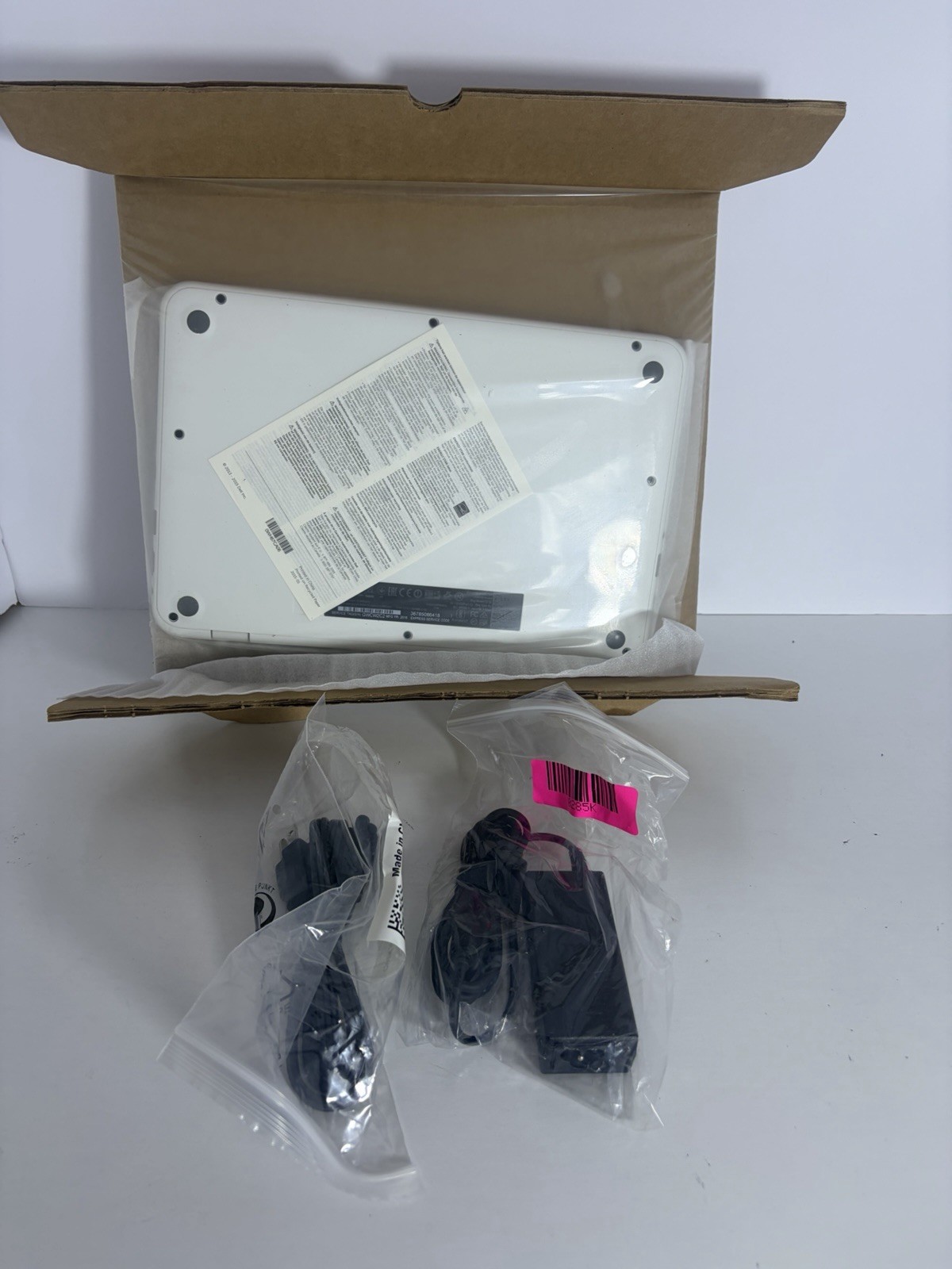 Dell Inspiron 11 3162 11.6 Laptop White Celeron N3060 Open Box New 