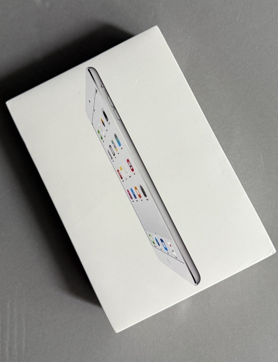 NEW SEALED Apple iPad mini 2  16GB Silver Tablet MF074LL/A