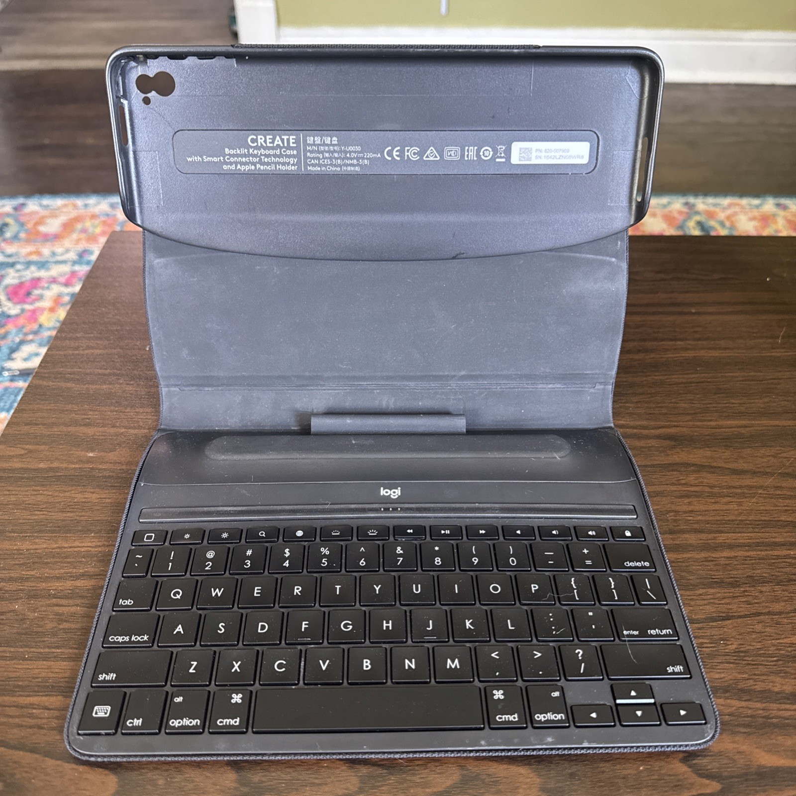 Logitech Create Y-U0030 Black Backlit Keyboard Case w/Apple Pencil Holder
