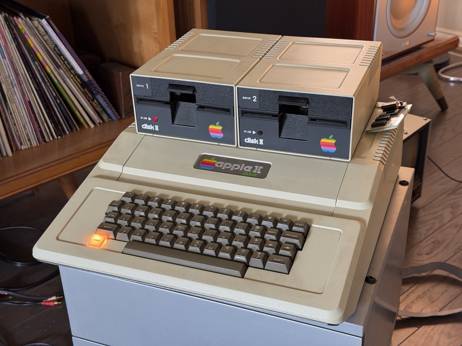 EARLY 1979 Apple II Plus A2S2-05486 Rev 4 7934 Raised Power Light + Cards