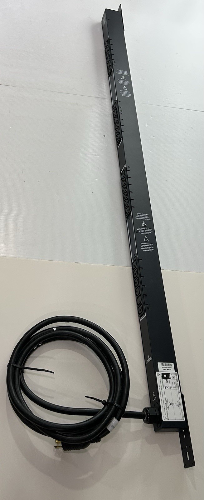 Leviton MV242-1C2 Metered 24 Outlet Vert Rack Power Distribution PDU