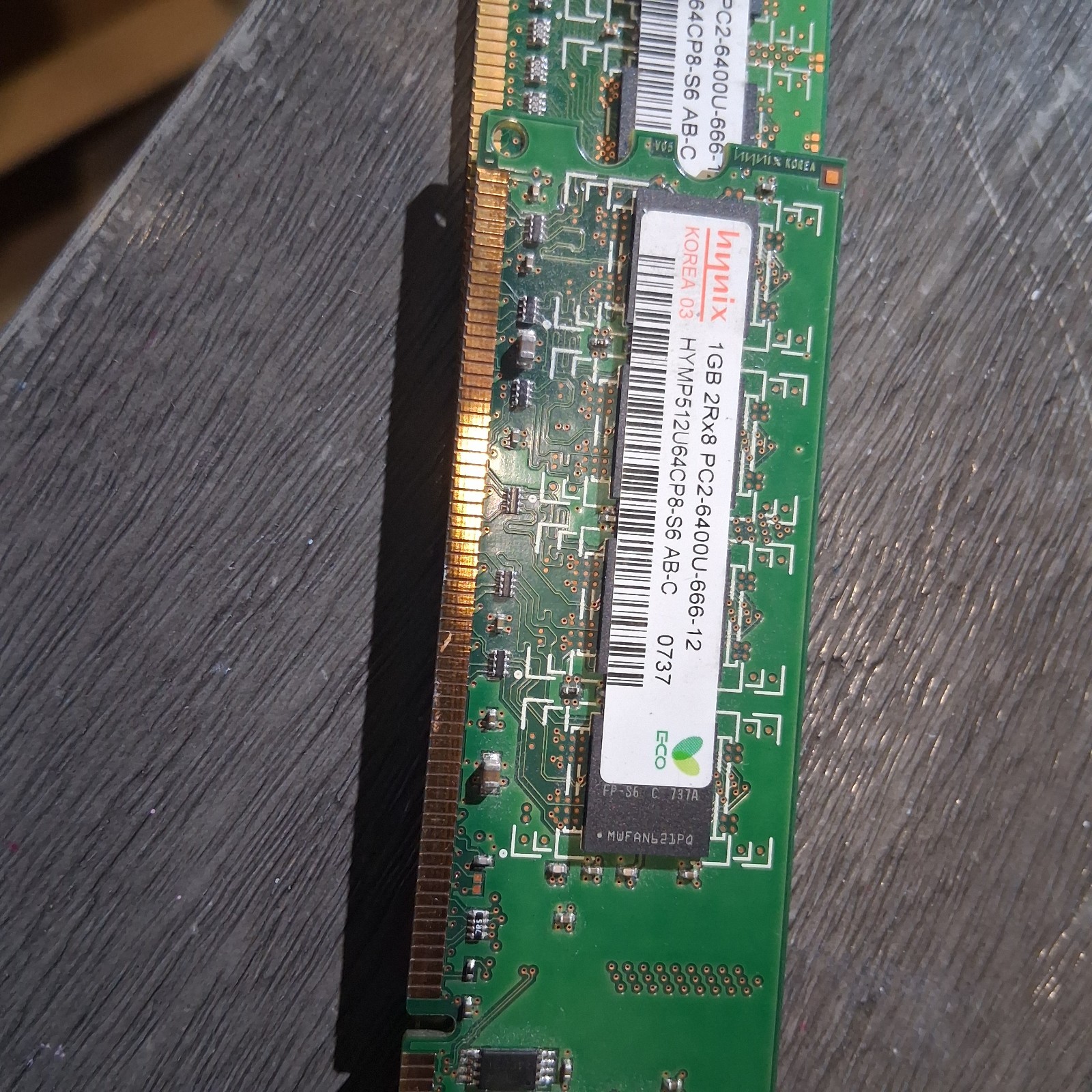 Hynix 1 GB RAM 2Rx8, PC2-6400U-666-12 HYMP112U64CP8-S6- AB-C