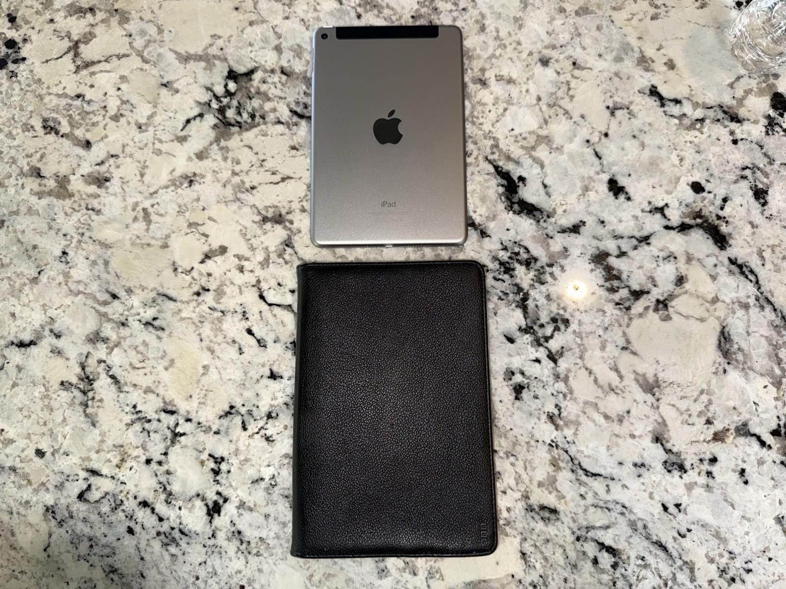 BUNDLE Apple iPad Mini 4th Gen 16GB Wi-Fi/Cellular A1550 Tablet Working w/ Case