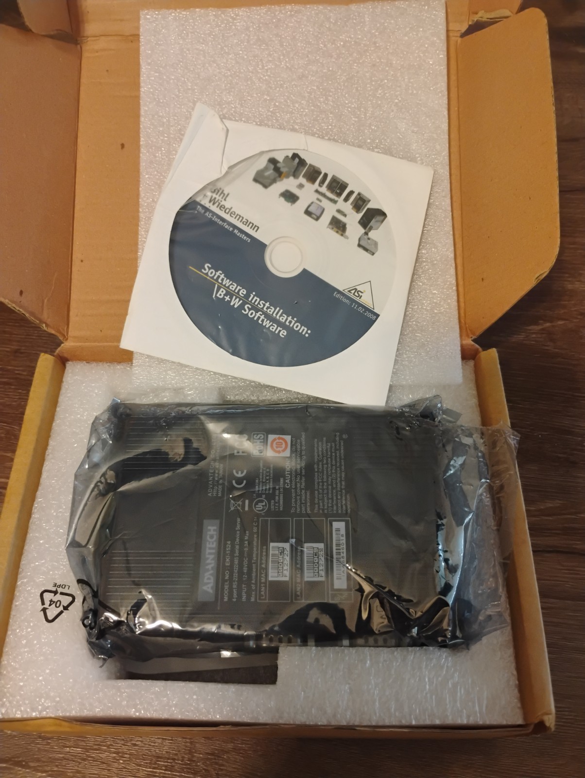 Advantech EKI-1524 Serial Device Server