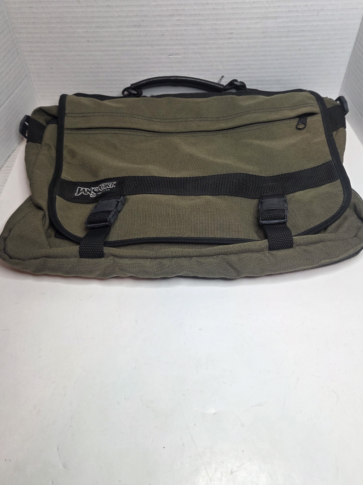 JanSport 16 Inch Expandable Laptop Computer Shoulder Bag