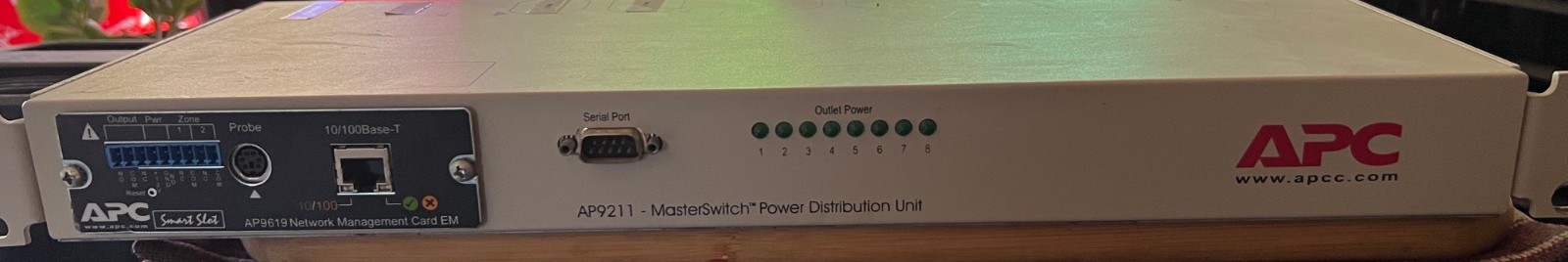 APC AP9211 MasterSwitchPower Distribution Unit 8-Outlet. Card Included.