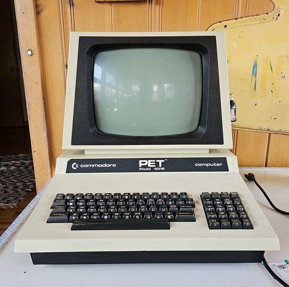Vintage Commodore PET Model 4016-12 Computer UNTESTED SOLD AS IS Computer 