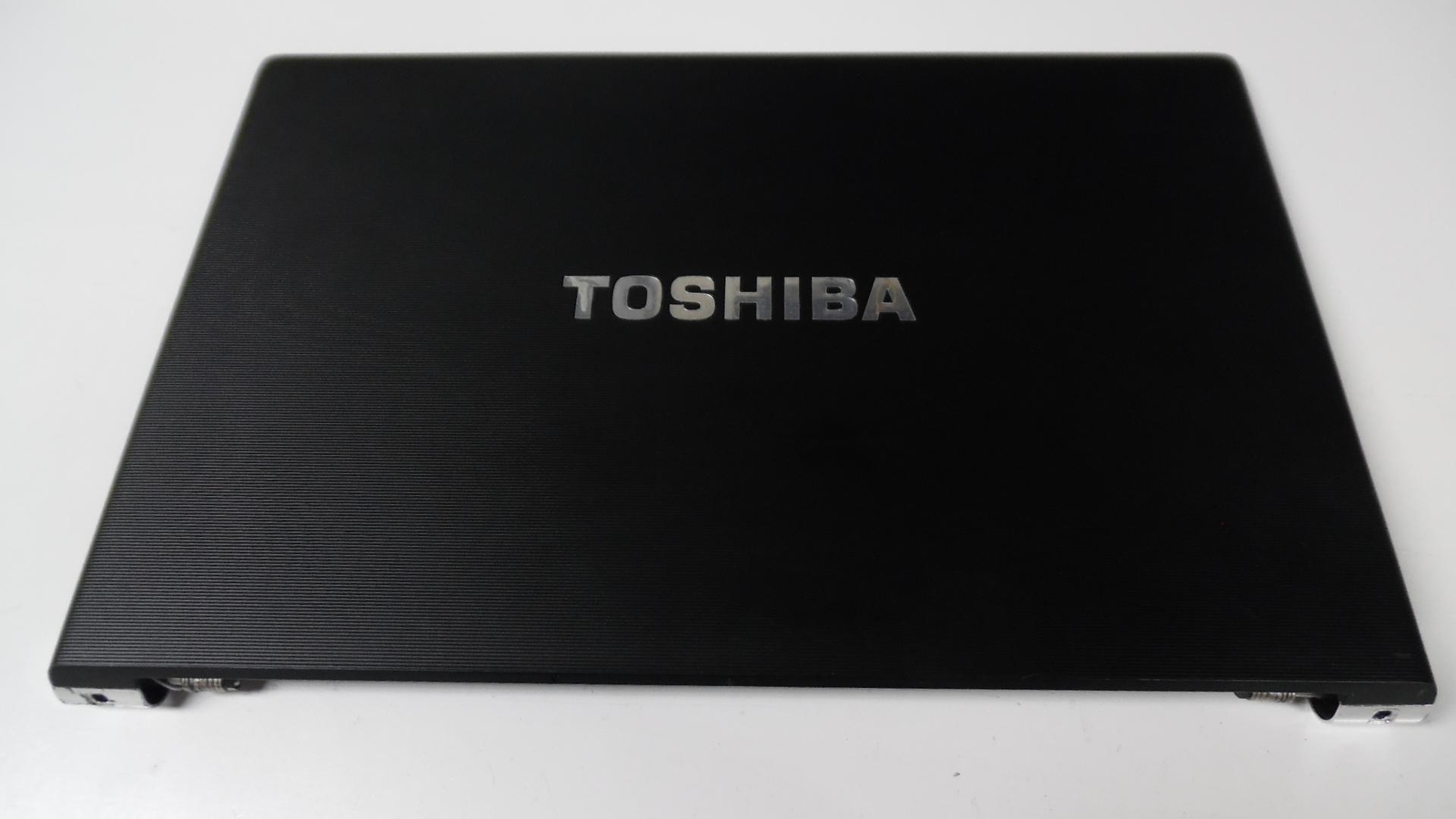 Toshiba Tecra R950 15.6" LCD Cover Lid w/Hinges Cables & Bezel * GM903103312A