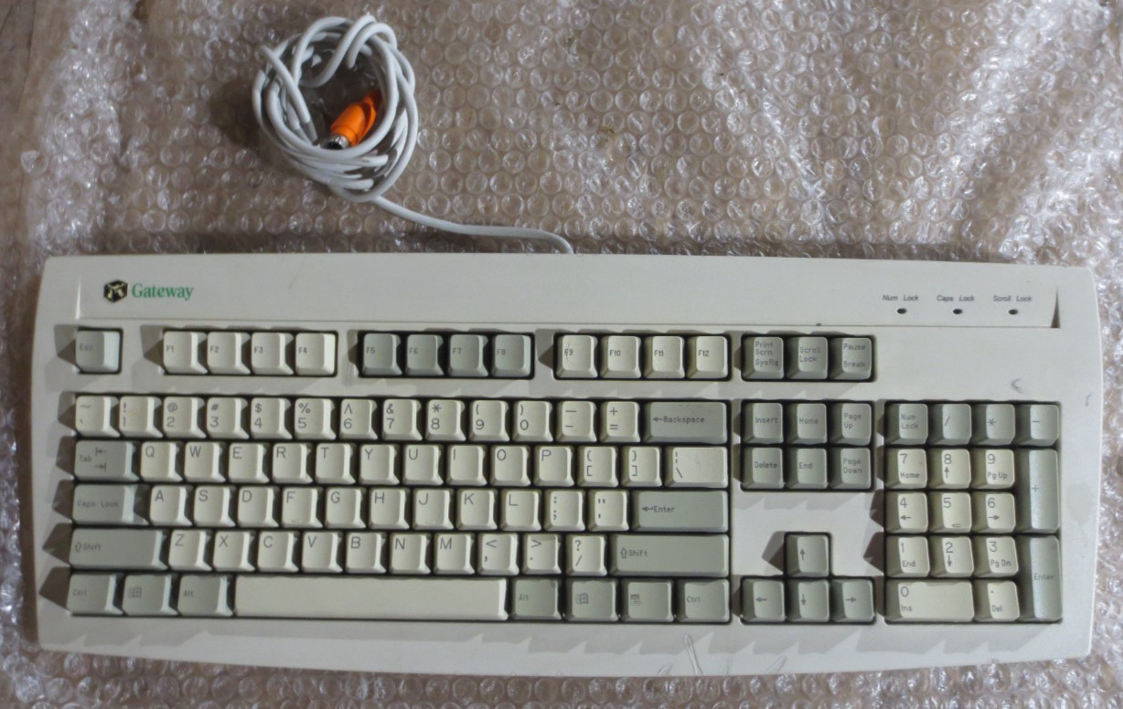 Vintage Gateway 7001628 Wired Keyboard White Standard