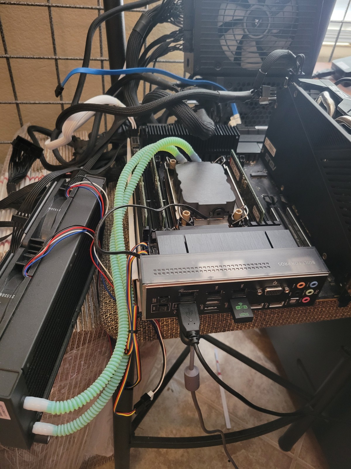 Asus Pro Series WS W790E-SAGE Motherboard + Xeon W5-3425 +Cooler Master LC-01882