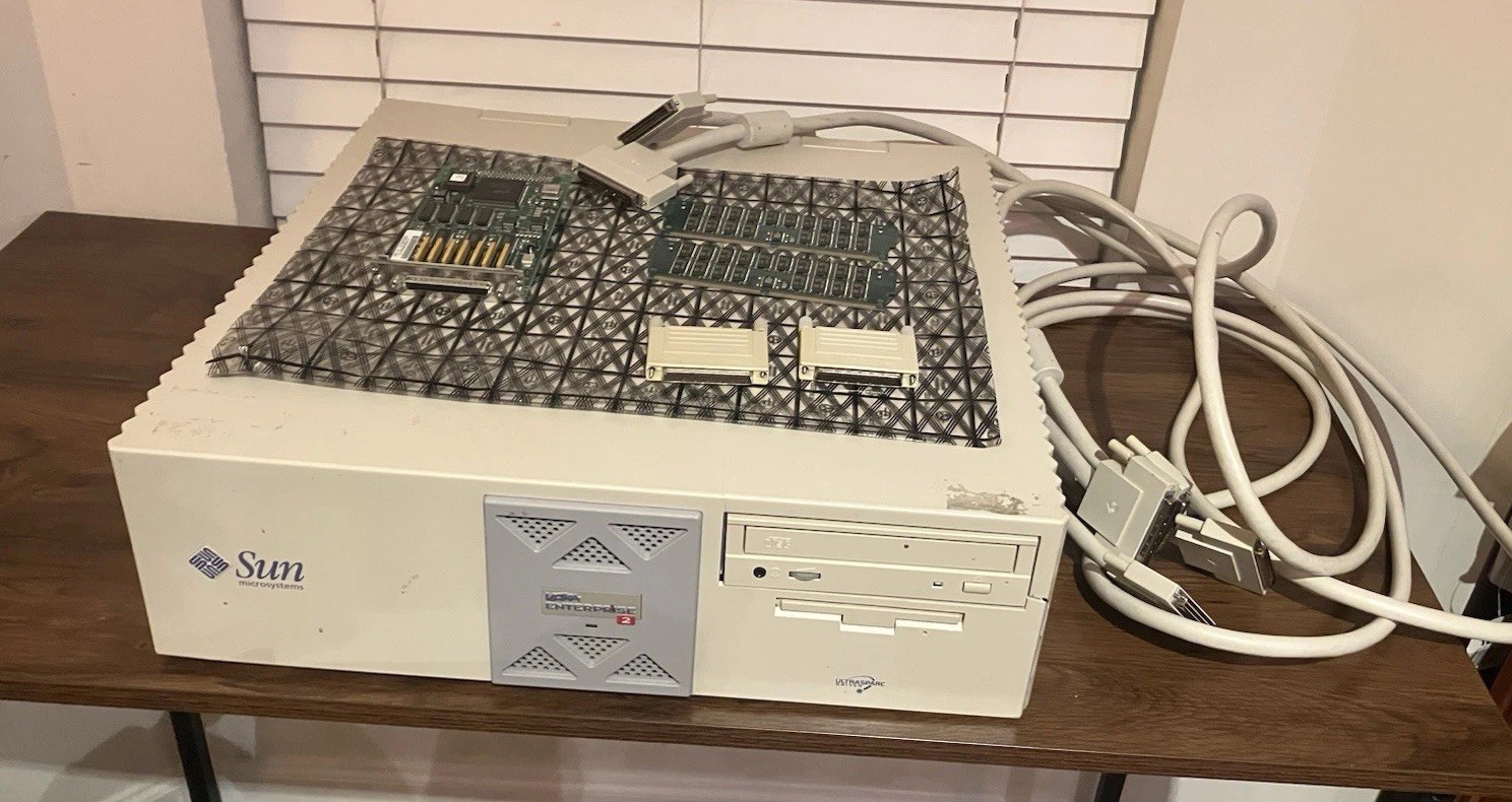 Sun Ultra Enterprise 2 Workstation (2x UltraSPARC-II, 1024 MB RAM) WITH EXTRAS