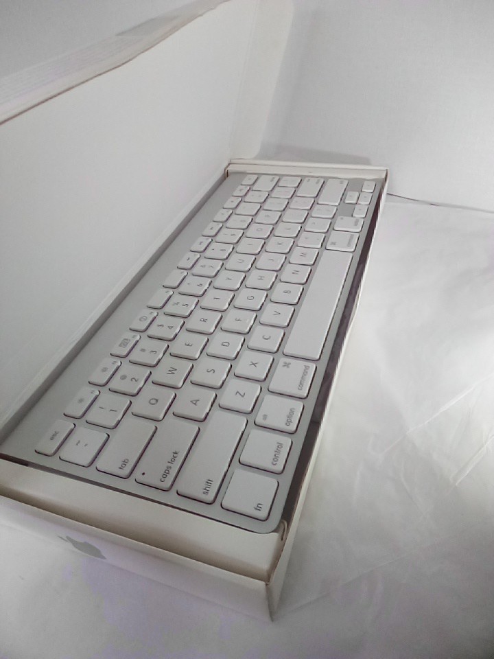 [Brand New] Apple Wireless Magic Keyboard MC184LLA  Ships Free
