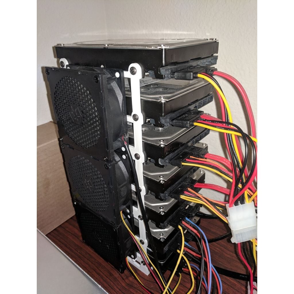 Modular hdd rack stackable 3.5 hard drive bracket 80 mm fan mount 3D-Printed