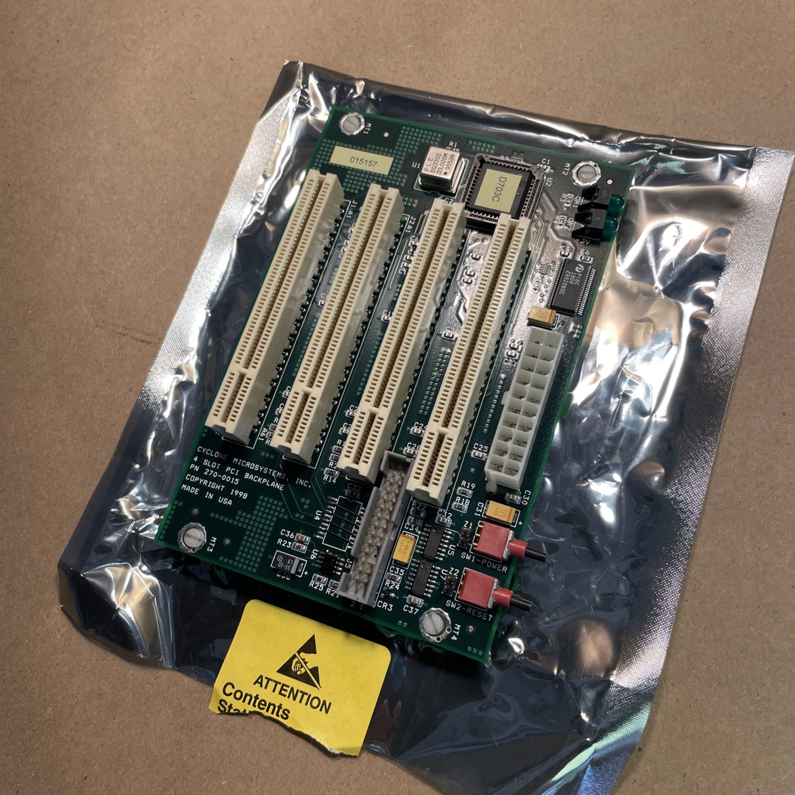 NEW Cyclone Microsystems Inc. 4 Slot PCI Backplane  P/N 270-0015