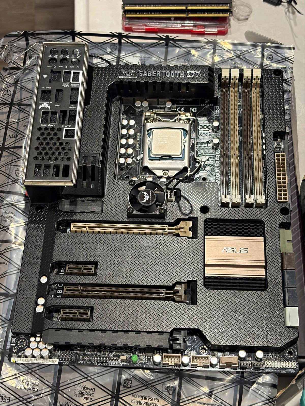 ASUS Sabertooth Z77 ATX LGA1155 Motherboard w/ Intel i7-3770K 3.50GHz DDR3