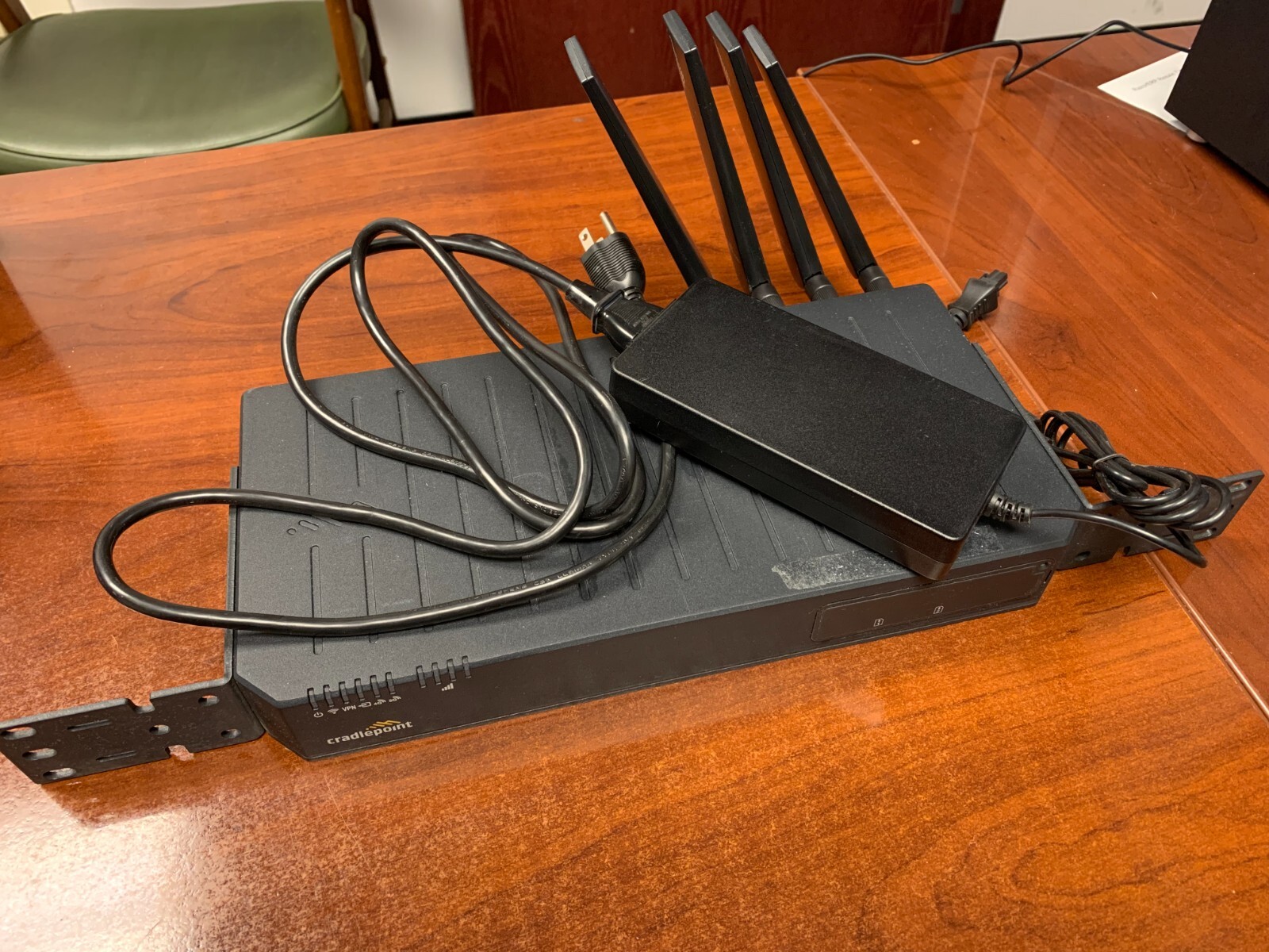 CRADLEPOINT E3000-C18B WiFi 6 Router