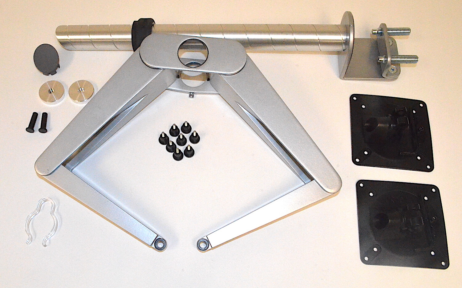 Knoll Sapper Double Monitor Arm, 16" Mast, Deep Table Clamp" *Used* 