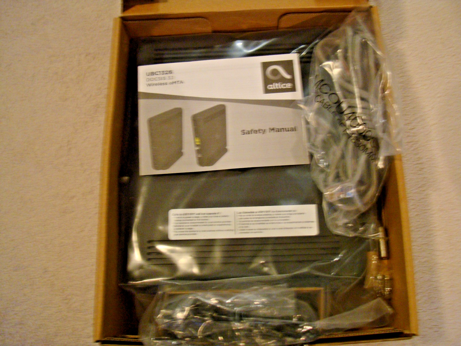 Altice Optimum Modem/Router UBC1326 DOCSIS 3.1 Gateway, WiFi
