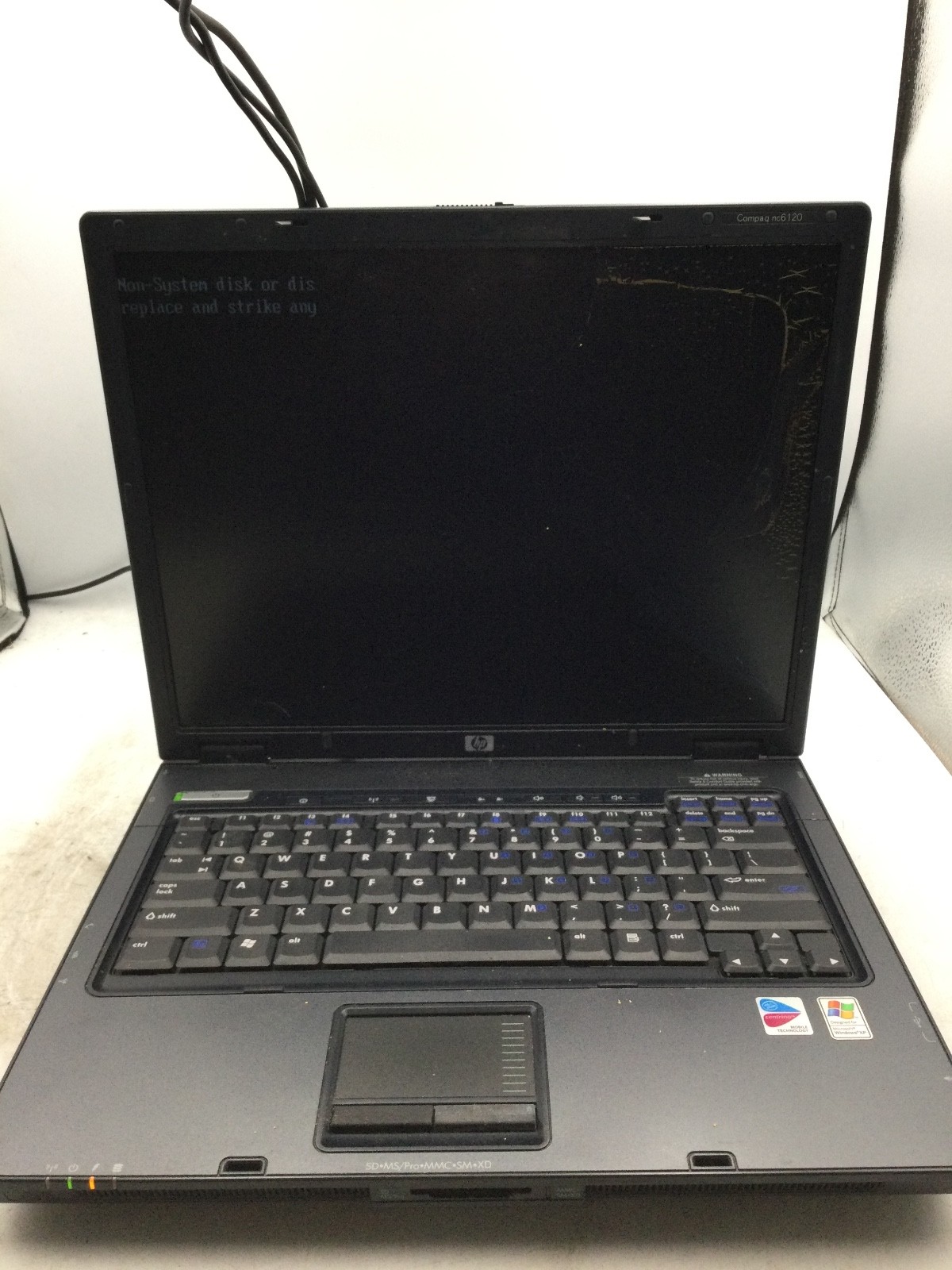 HP COMPAQ NC6120 - FOR PARTS - INTEL CENTRINO - 256mb RAM - BROKEN LCD - READ-BB
