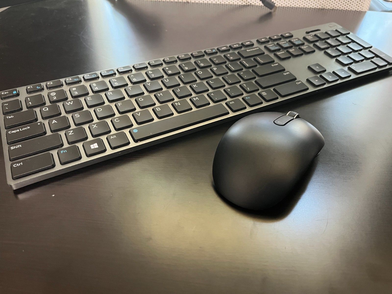Dell KM717 Premier Wireless Keyboard and Mouse Set WK717 WM527